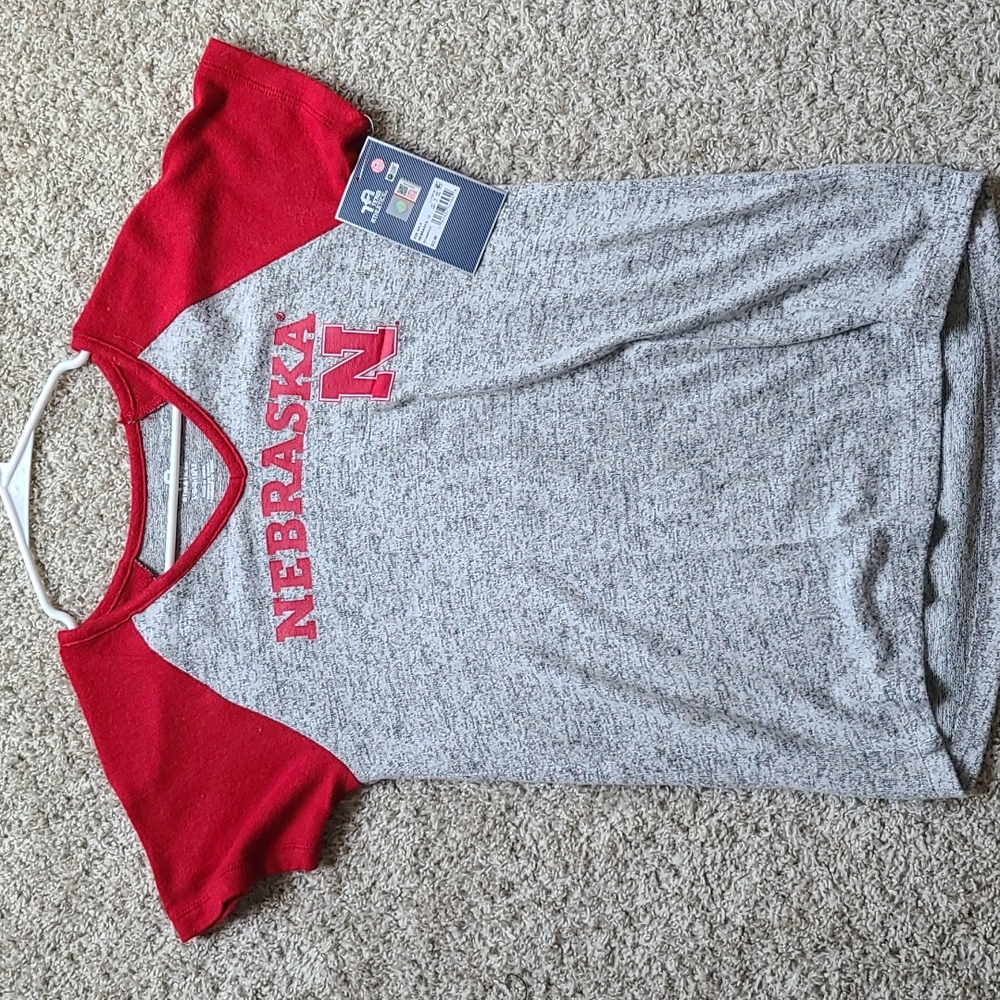 Nebraska V-Neck (Girls - L 10/12)